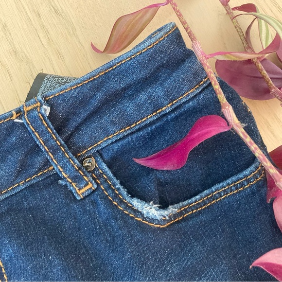 Dark wash distressed denim shorts - Picture 4 of 8